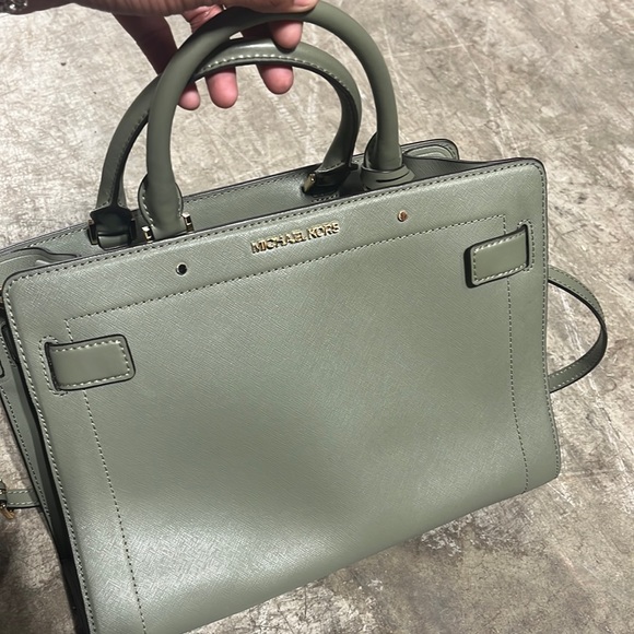 Micheal Kors Purse - Picture 1 of 2